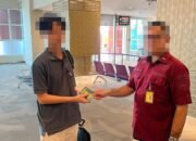 Overstay, Petugas Imigrasi Deportasi WNA Asal Taiwan yang Nikahi Orang Blitar