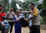 Mengharukan! Anak-Anak TKI di Malaysia Tempuh 15 Km ke Sekolah, Berangkat Sejak Subuh