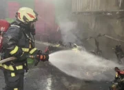 Pabrik di Fuxing, Changhua Terbakar Hebat Pagi Ini! 9 Sepeda Listrik Hangus Terbakar, Pekerja Migran Berhamburan Menyelamatkan Diri