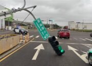 Akibat Topan Hari Ini, jalur kereta di hentikan, banyak kejadian seperti ini