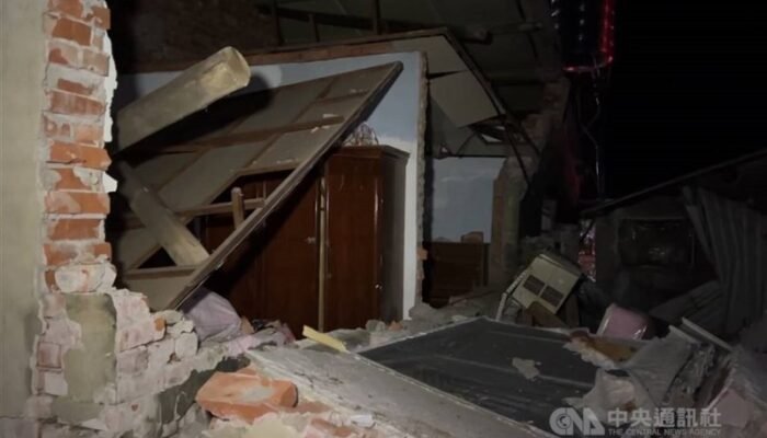 Tiga Orang Diduga Terjebak di Kota Tainan ketika Gempa Guncang Taiwan Selatan