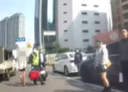 Pengendara Wanita di Taichung Tabrak Tesla dan Berusaha Kabur, Berteriak “Tidak Punya Uang untuk Ganti Rugi” lalu Tidur di Jalan