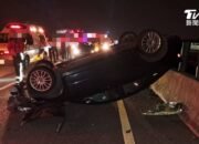 Kecelakaan Beruntun Libatkan 3 Kendaraan di Jalan Raya Nasional 3 Taiwan, Mobil Penumpang Terbalik setelah Hantam Truk Gandeng