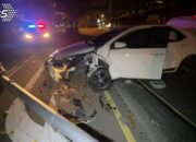 Pengemudi Mabuk Menabrak Tiang Listrik di Taichung, Mobil Hancur Total
